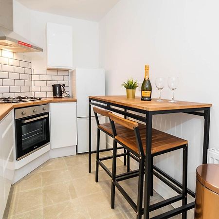 Two Bedroom Apartment - En Suites - Smart Tv'S - Wifi - Netflix - Bearwood Birmingham Kültér fotó
