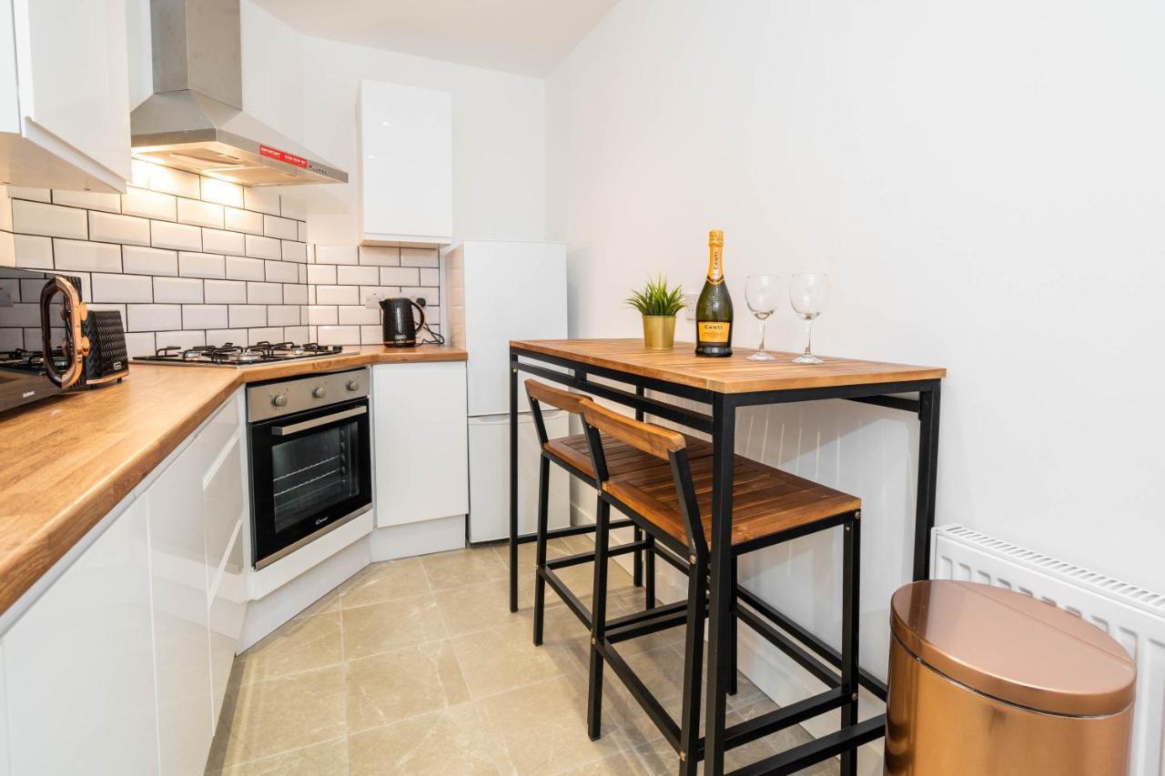 Two Bedroom Apartment - En Suites - Smart Tv'S - Wifi - Netflix - Bearwood Birmingham Kültér fotó